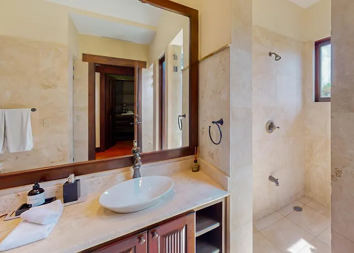 Hacienda Pinilla Villa: Lap Pool, Near Beaches